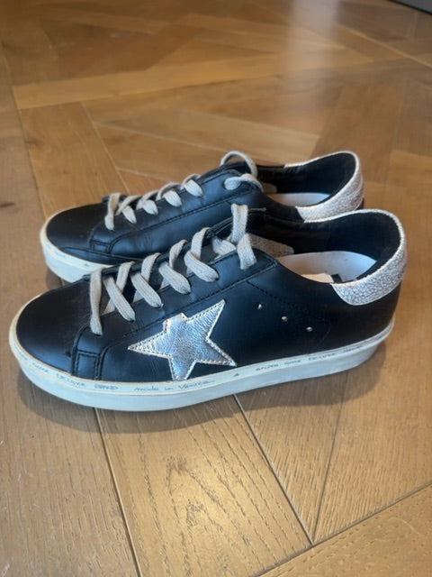 Golden Goose Sneakers