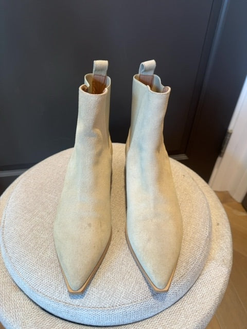 Flattered Boots Suede