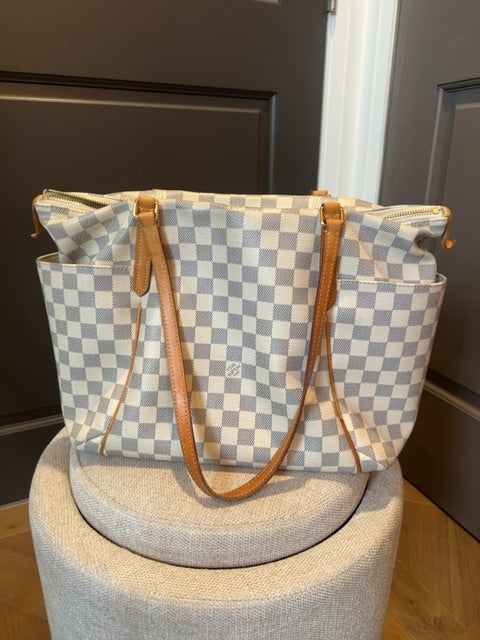 Louis Vuitton Totally MM tote bag in the Damier Azur canvas with Vachetta leather trim