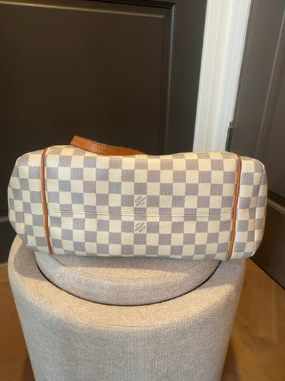 Louis Vuitton Totally MM tote bag in the Damier Azur canvas with Vachetta leather trim
