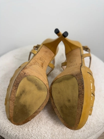 Stuart Weitzman Patent. Heels