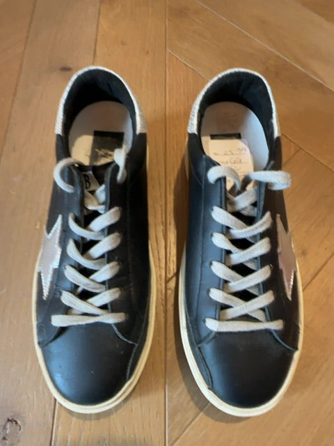 Golden Goose Sneakers