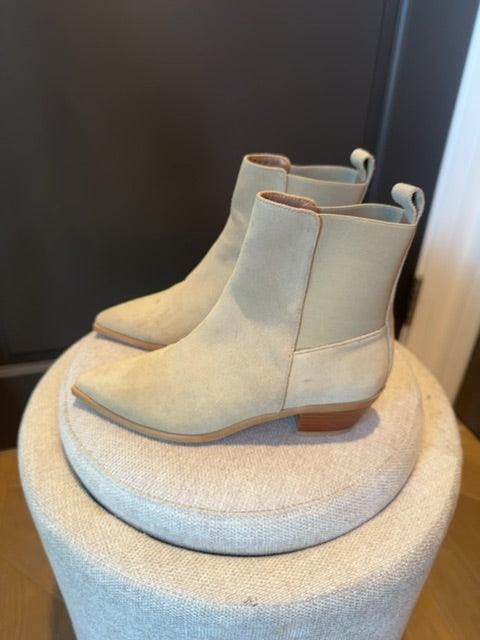 Flattered Boots Suede