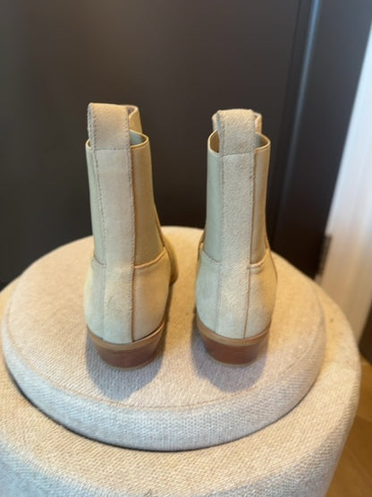 Flattered Boots Suede