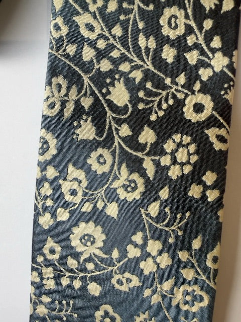 Burberry Silk tie with flowers