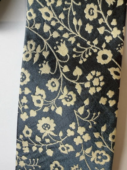 Burberry Silk tie with flowers